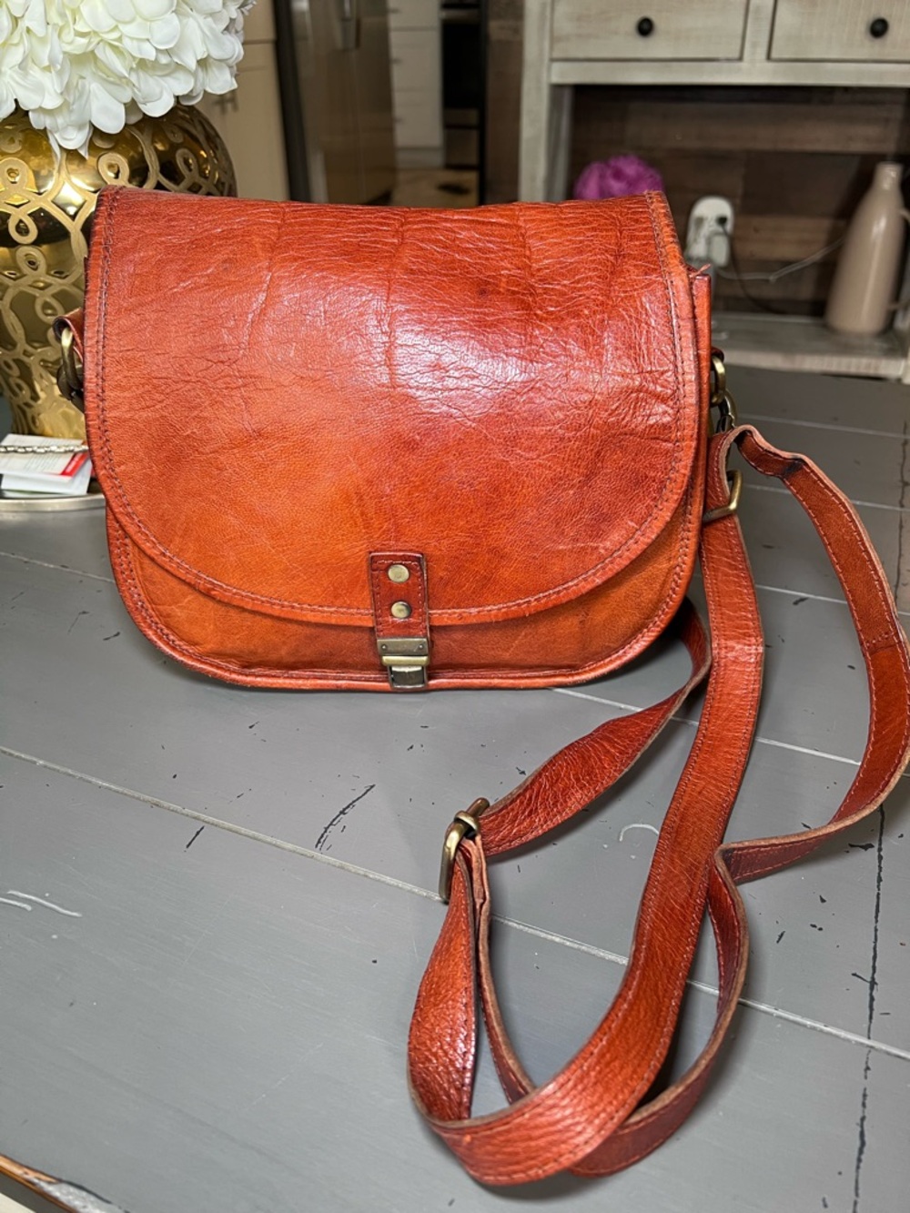 Vintage Brown Leather Crossbody Handbag  Shows Wear 9" X 10"